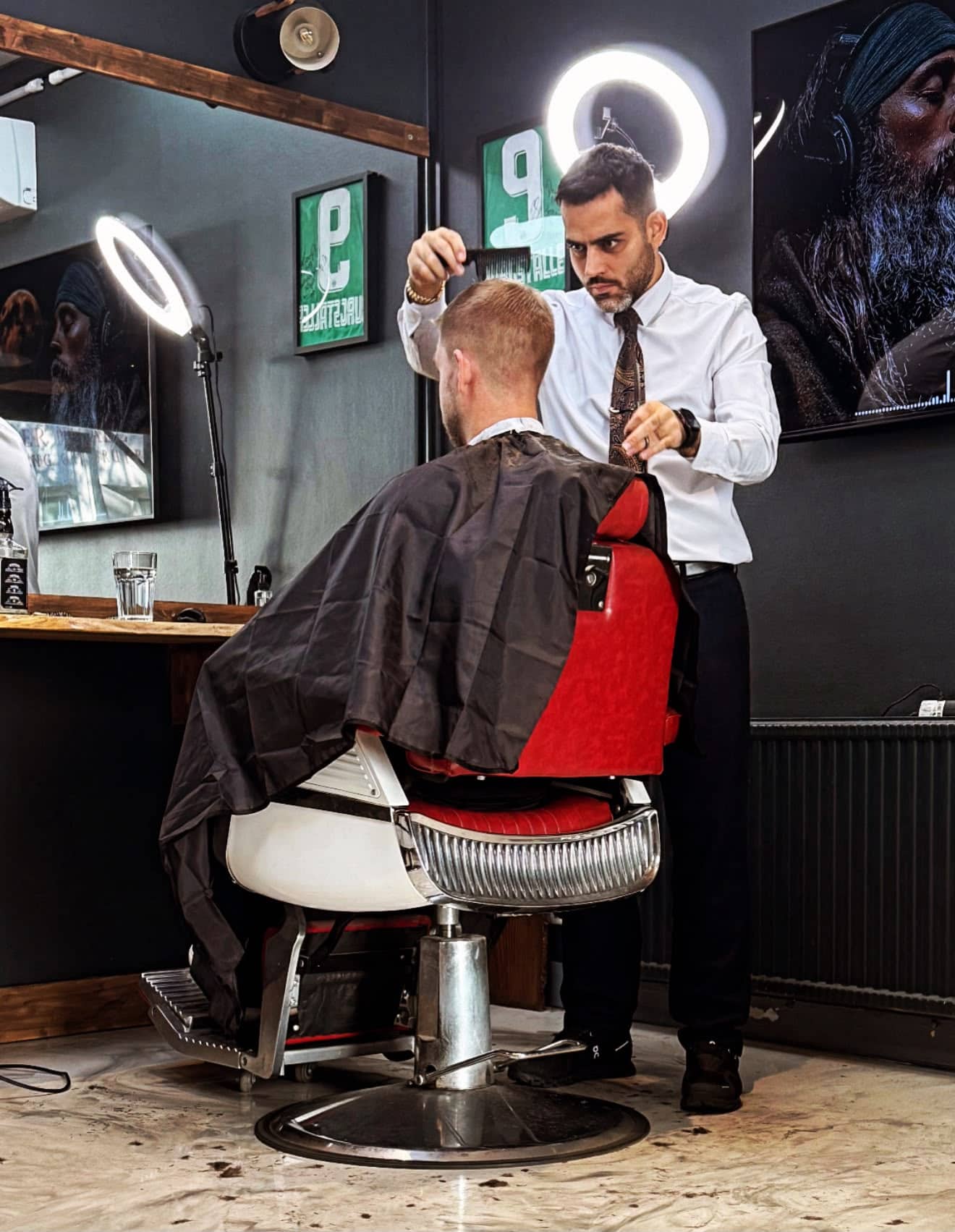 Shouka and Friends Barbershop in Wien: Pr&auml;zision am Stuhl